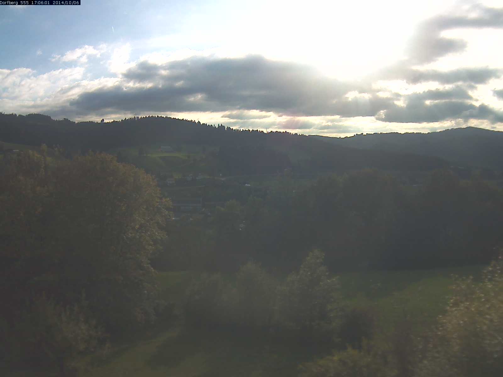 Webcam-Bild: Aussicht vom Dorfberg in Langnau 20141006-170601