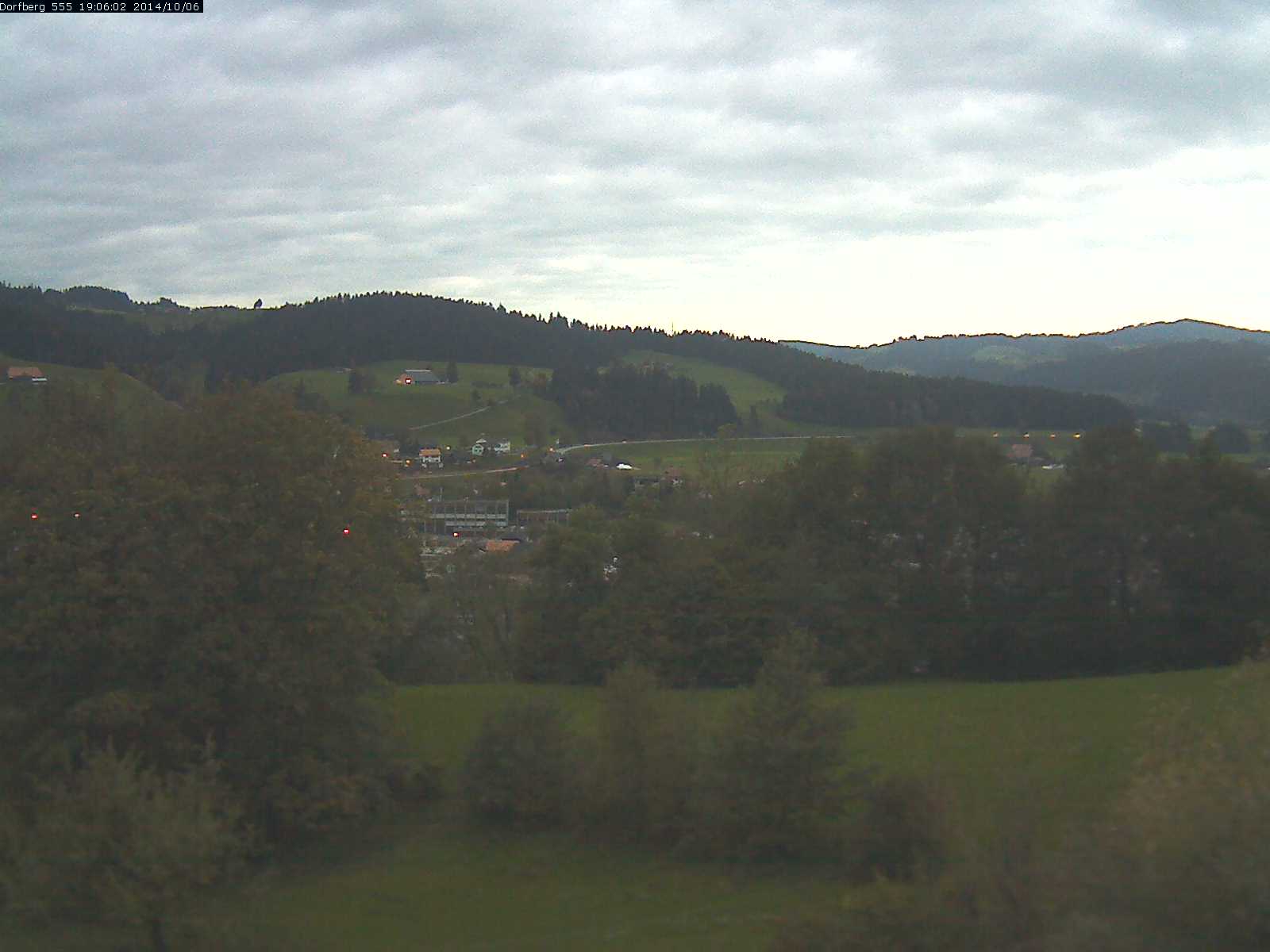 Webcam-Bild: Aussicht vom Dorfberg in Langnau 20141006-190601
