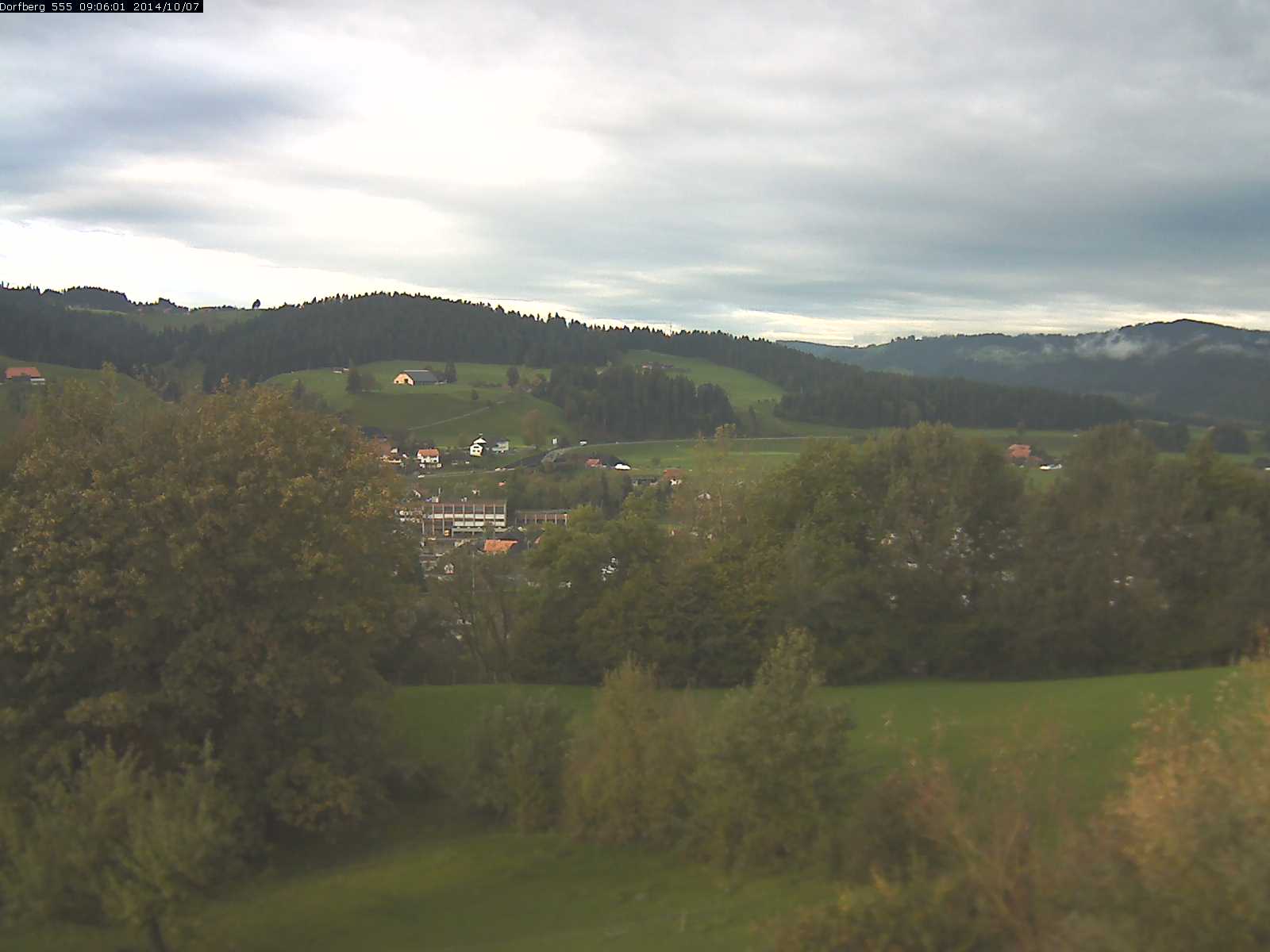 Webcam-Bild: Aussicht vom Dorfberg in Langnau 20141007-090601