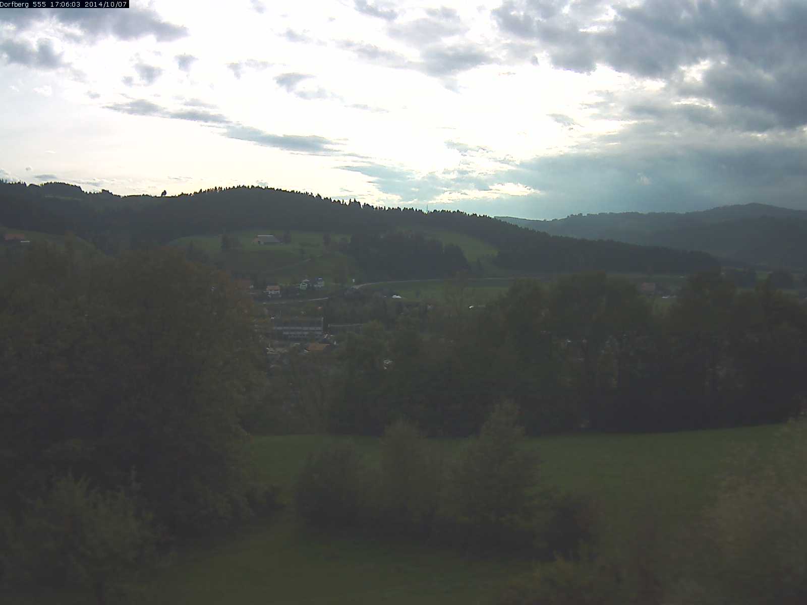 Webcam-Bild: Aussicht vom Dorfberg in Langnau 20141007-170601