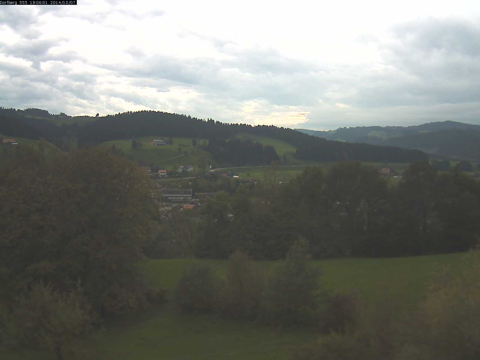 Webcam-Bild: Aussicht vom Dorfberg in Langnau 20141007-180601