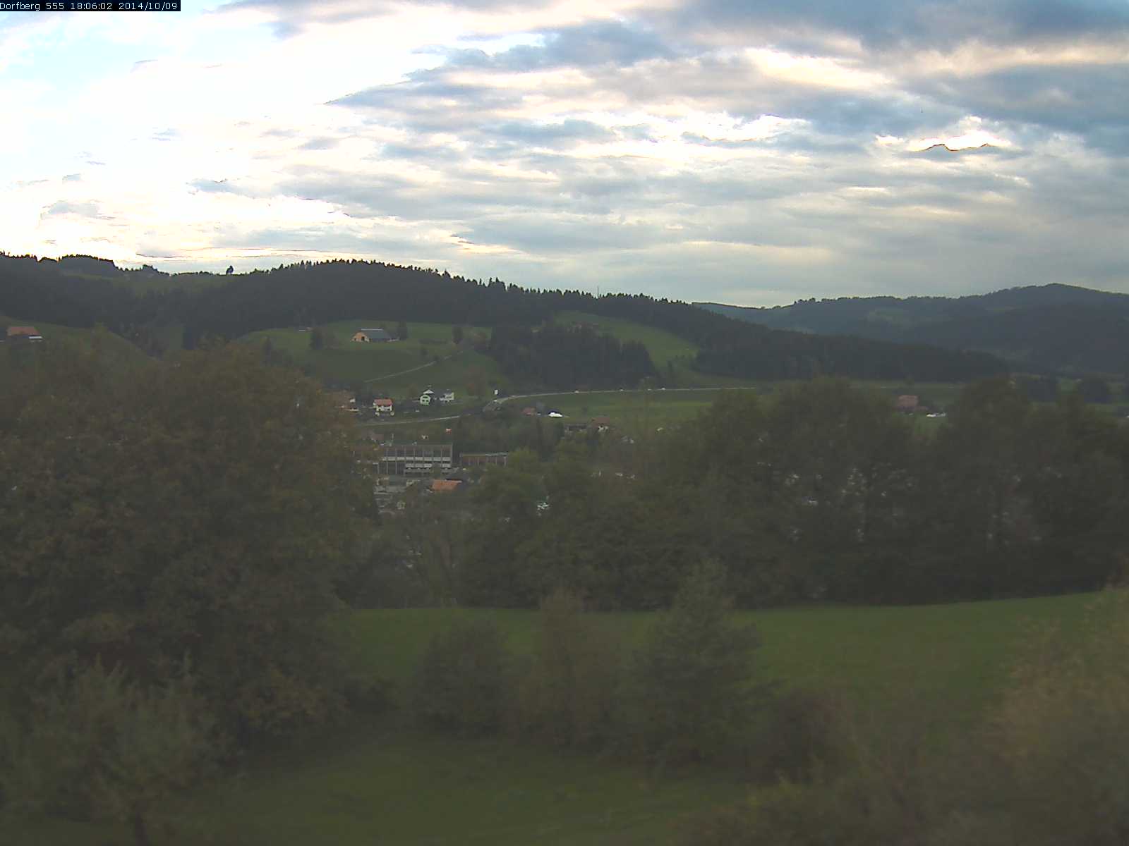 Webcam-Bild: Aussicht vom Dorfberg in Langnau 20141009-180601
