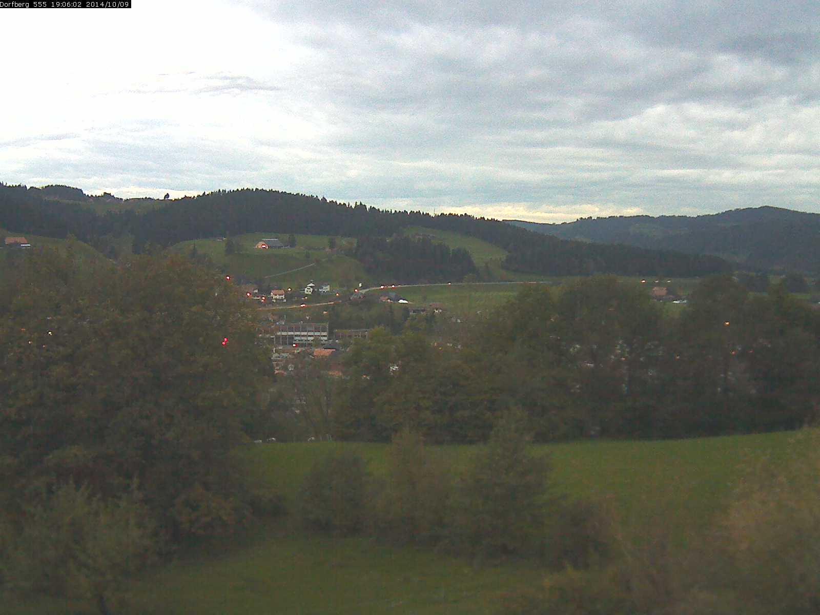 Webcam-Bild: Aussicht vom Dorfberg in Langnau 20141009-190601