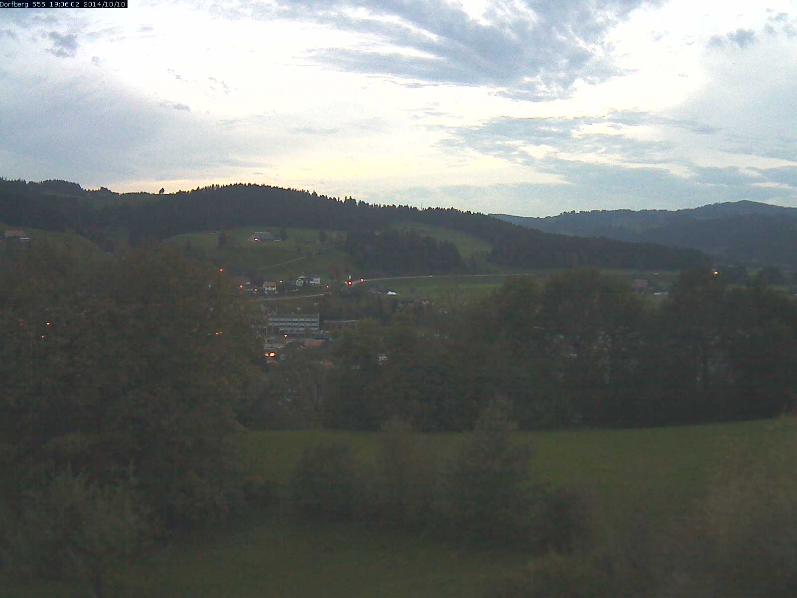 Webcam-Bild: Aussicht vom Dorfberg in Langnau 20141010-190601