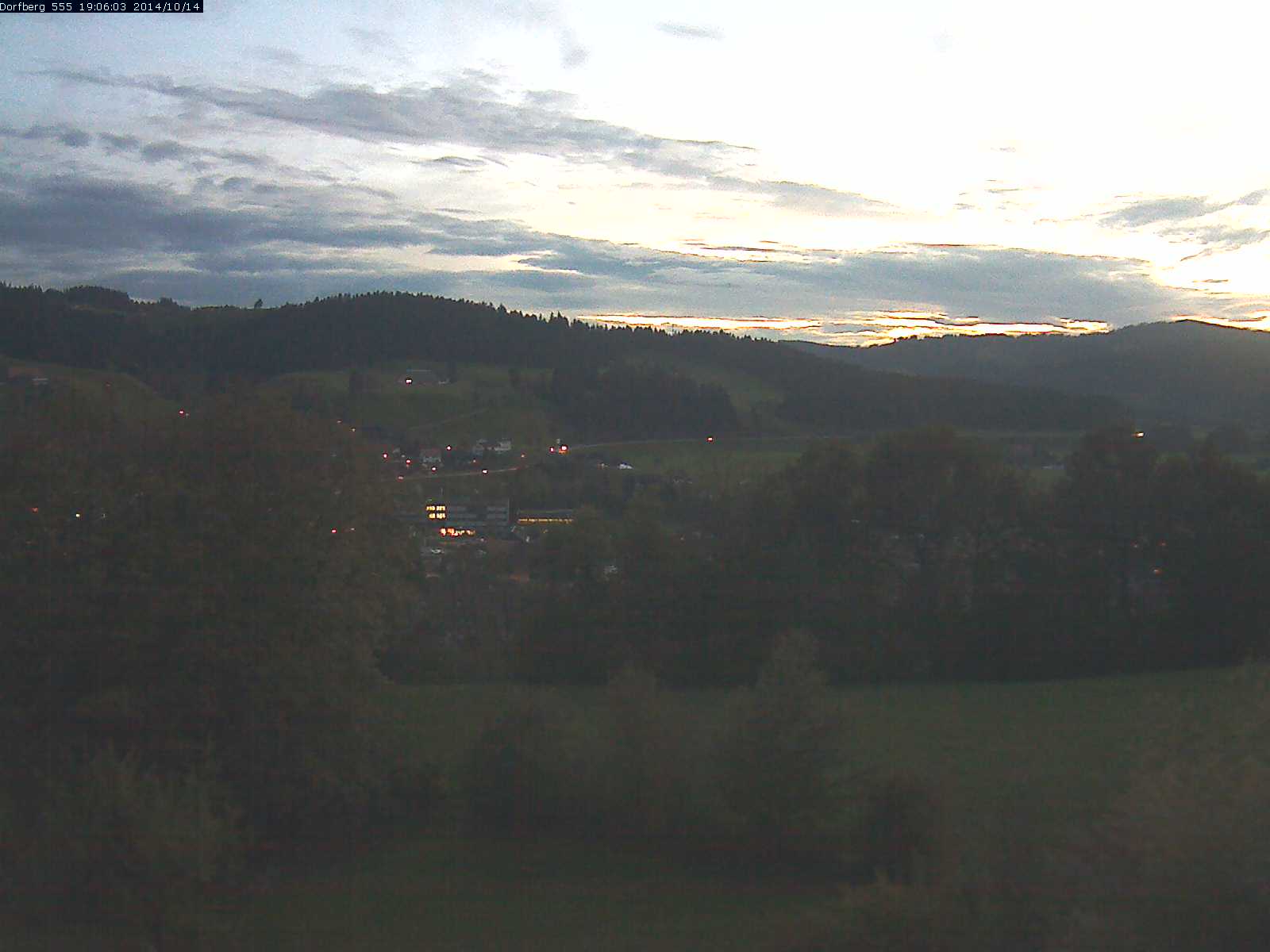Webcam-Bild: Aussicht vom Dorfberg in Langnau 20141014-190601