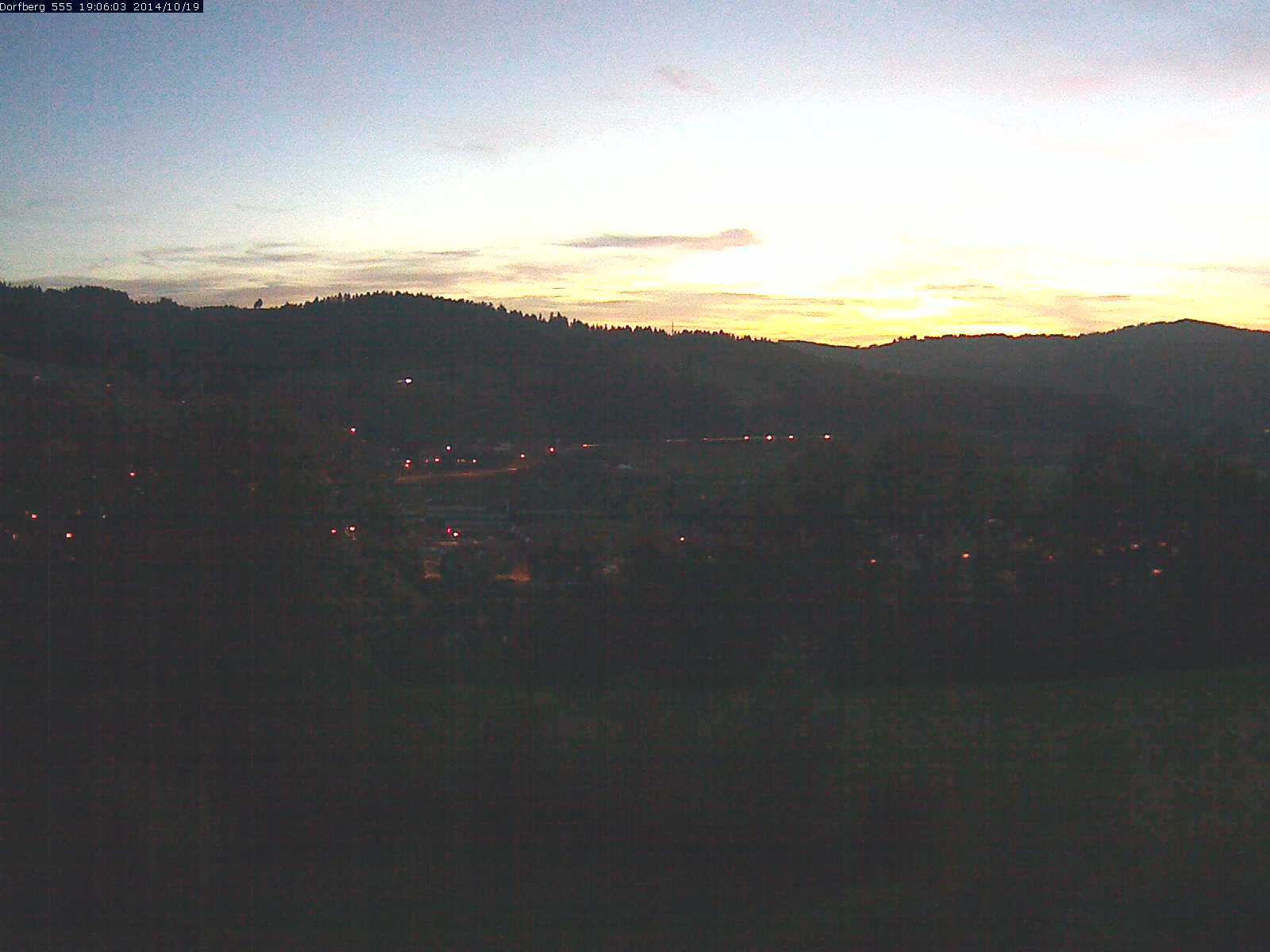 Webcam-Bild: Aussicht vom Dorfberg in Langnau 20141019-190601