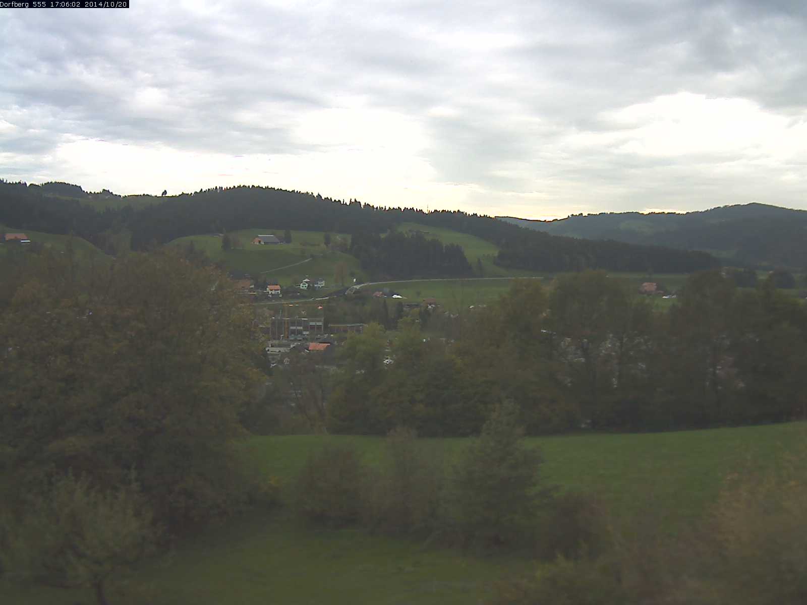 Webcam-Bild: Aussicht vom Dorfberg in Langnau 20141020-170601