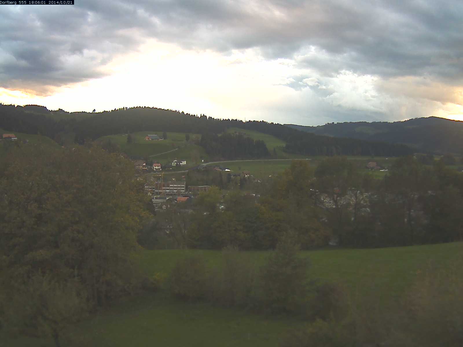 Webcam-Bild: Aussicht vom Dorfberg in Langnau 20141021-180601