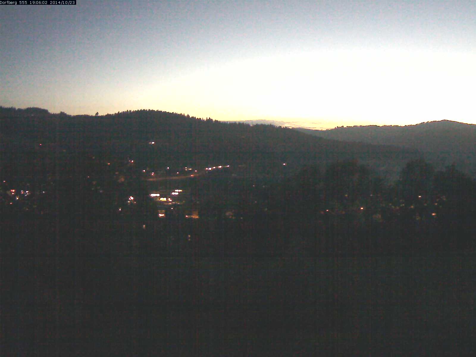 Webcam-Bild: Aussicht vom Dorfberg in Langnau 20141023-190601