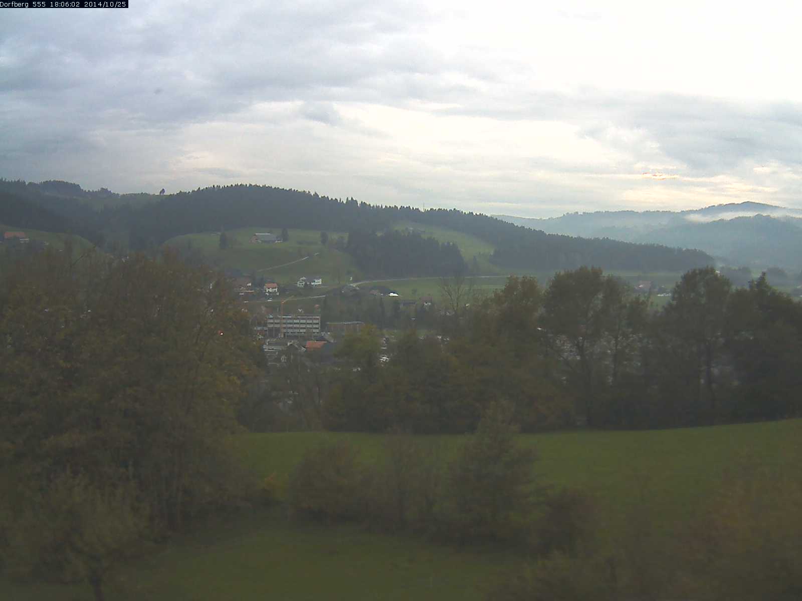 Webcam-Bild: Aussicht vom Dorfberg in Langnau 20141025-180601