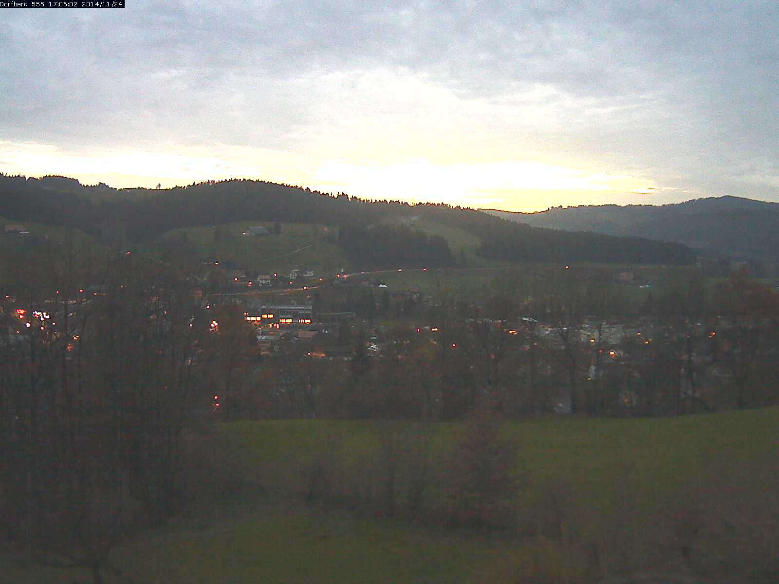 Webcam-Bild: Aussicht vom Dorfberg in Langnau 20141124-170601