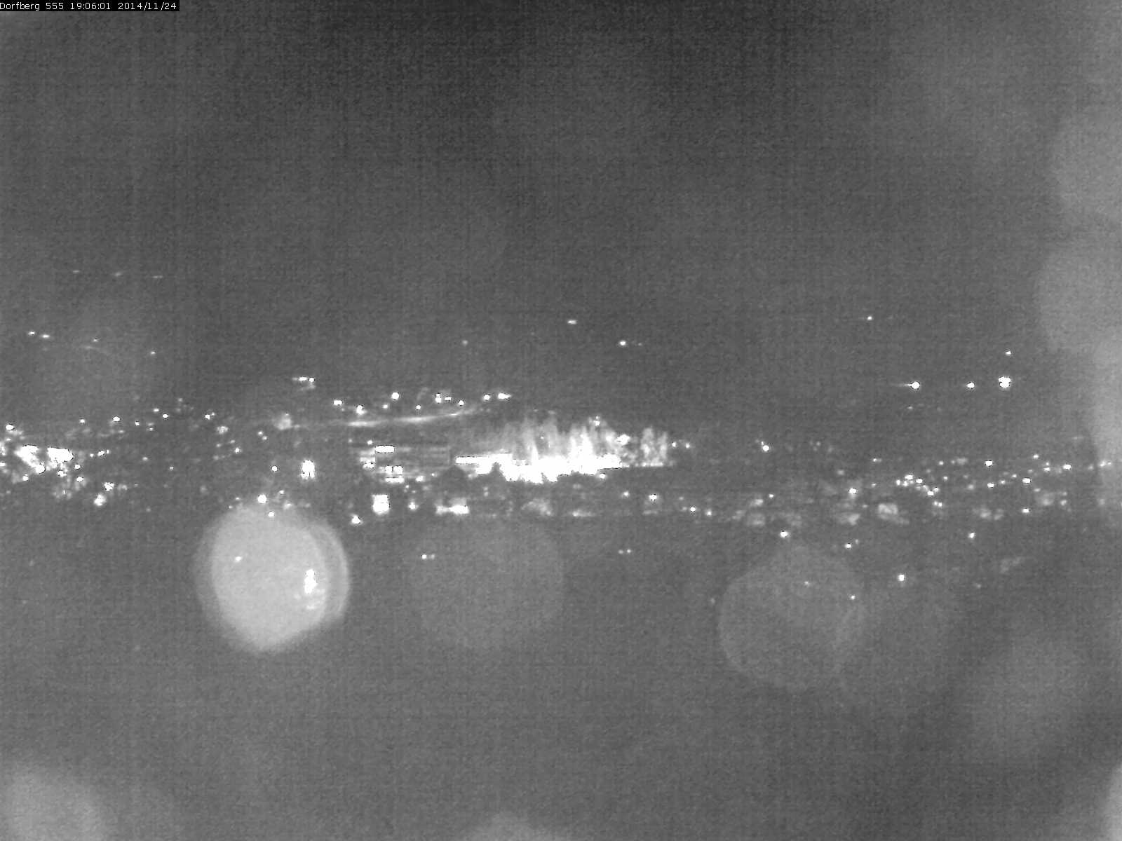 Webcam-Bild: Aussicht vom Dorfberg in Langnau 20141124-190601