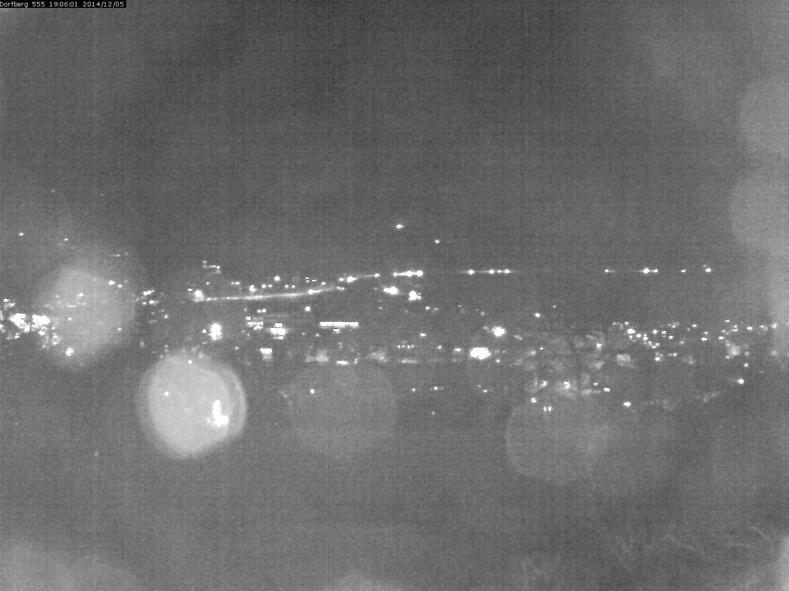 Webcam-Bild: Aussicht vom Dorfberg in Langnau 20141205-190601