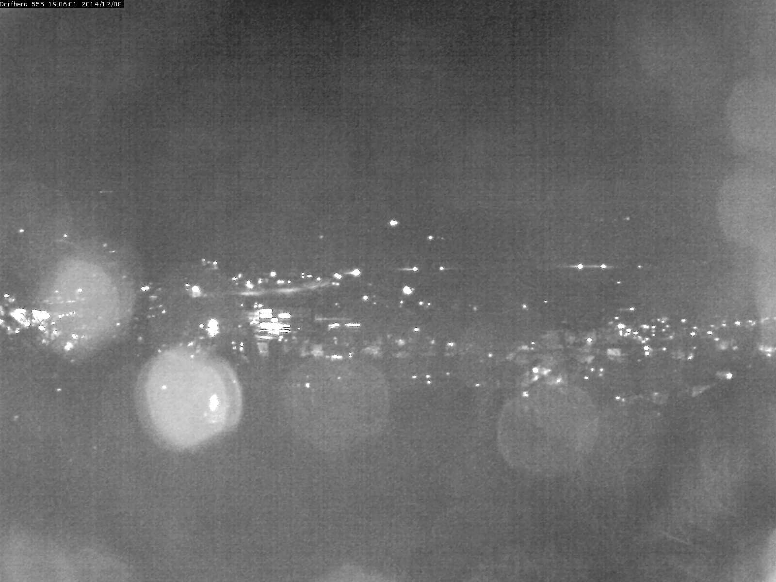 Webcam-Bild: Aussicht vom Dorfberg in Langnau 20141208-190601