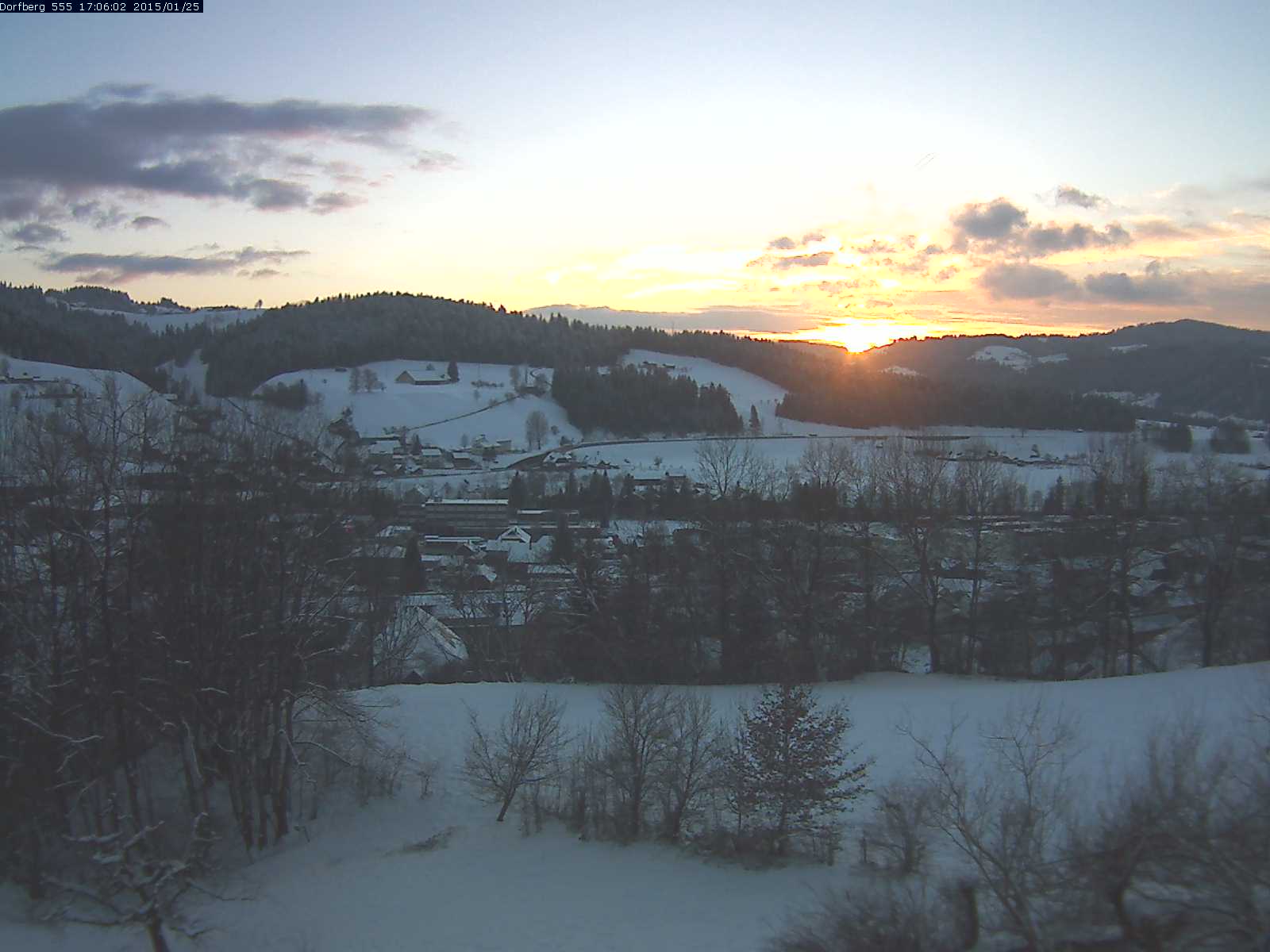 Webcam-Bild: Aussicht vom Dorfberg in Langnau 20150125-170601