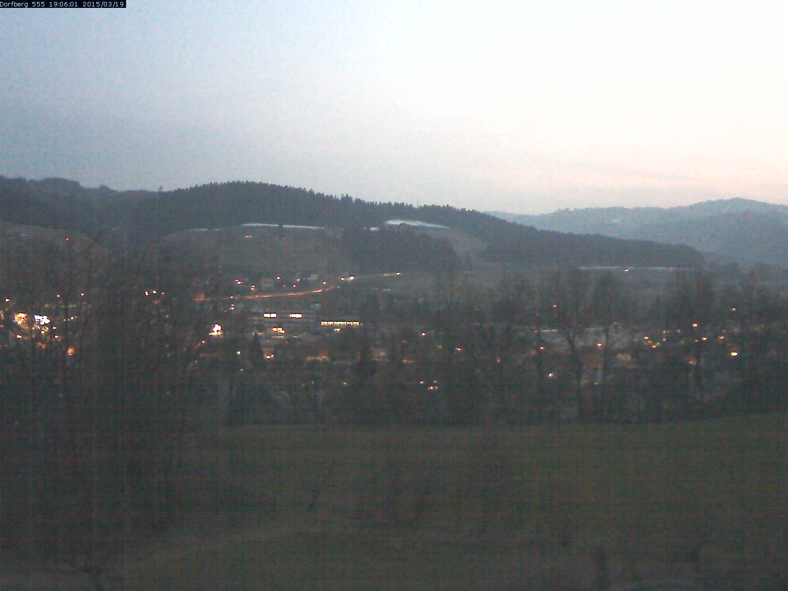 Webcam-Bild: Aussicht vom Dorfberg in Langnau 20150319-190601