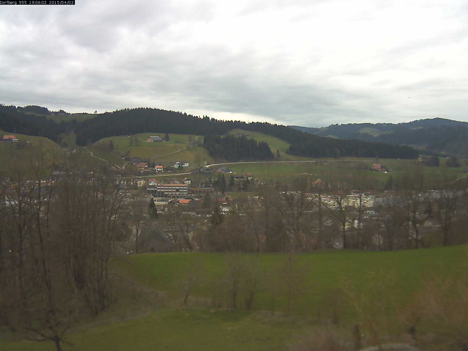 Webcam-Bild: Aussicht vom Dorfberg in Langnau 20150403-190601