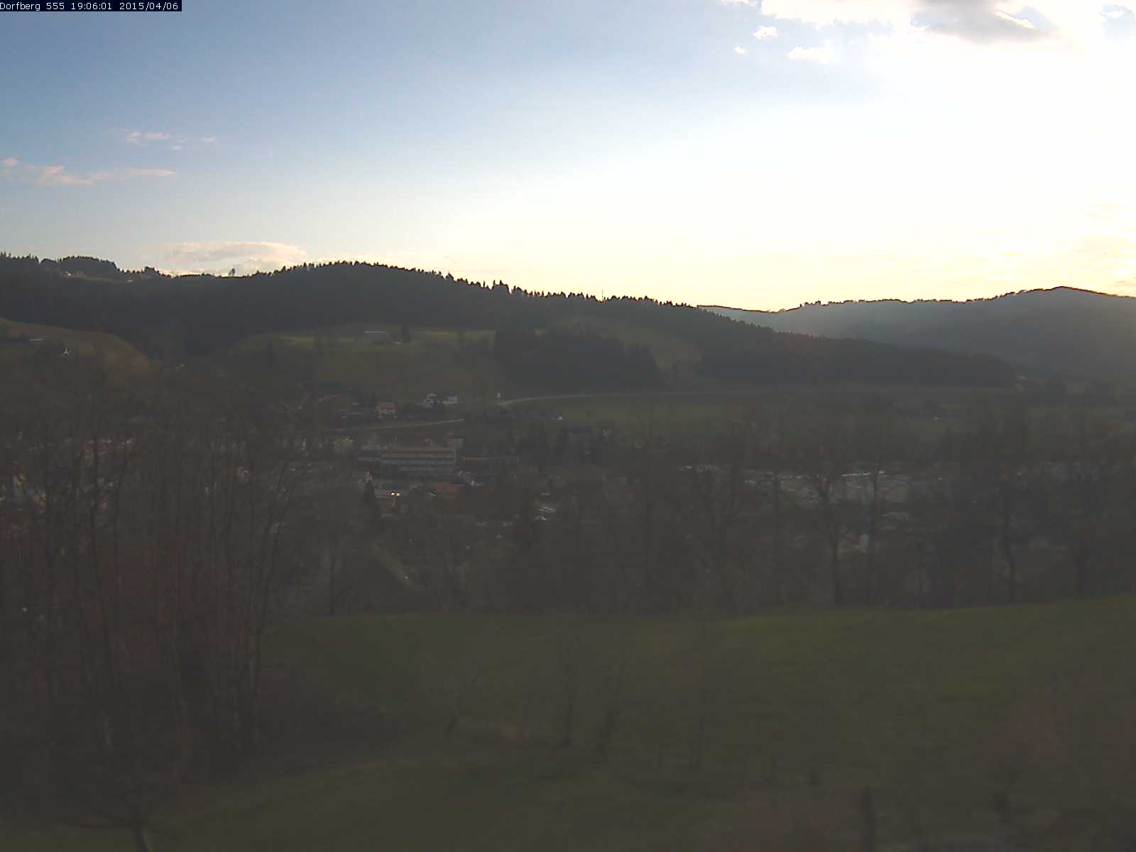 Webcam-Bild: Aussicht vom Dorfberg in Langnau 20150406-190601