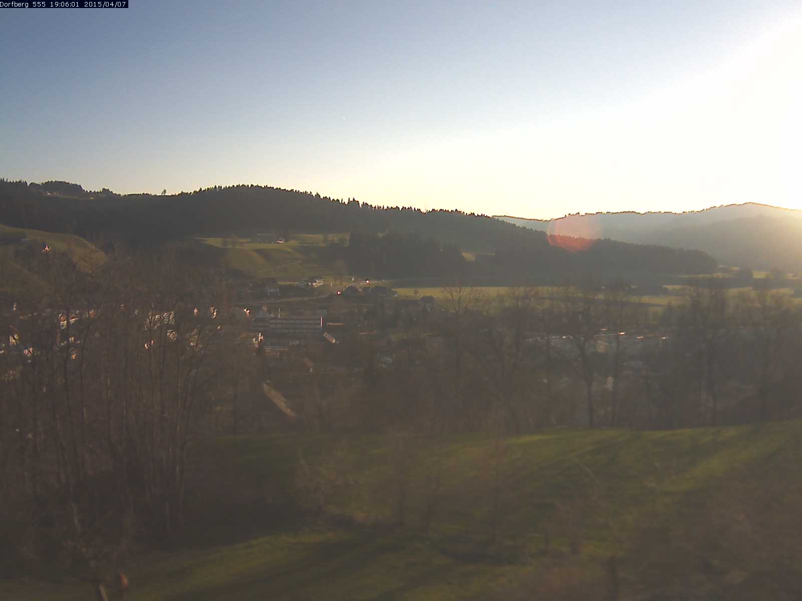 Webcam-Bild: Aussicht vom Dorfberg in Langnau 20150407-190601