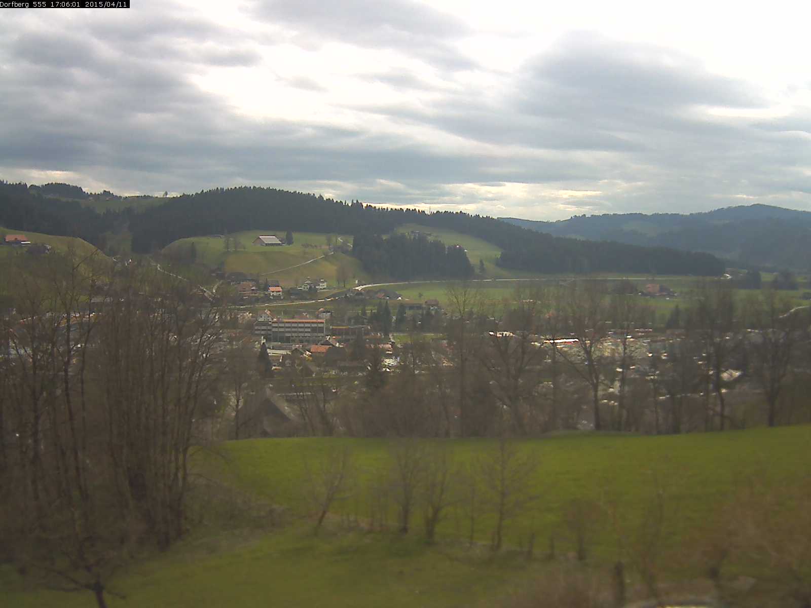 Webcam-Bild: Aussicht vom Dorfberg in Langnau 20150411-170601