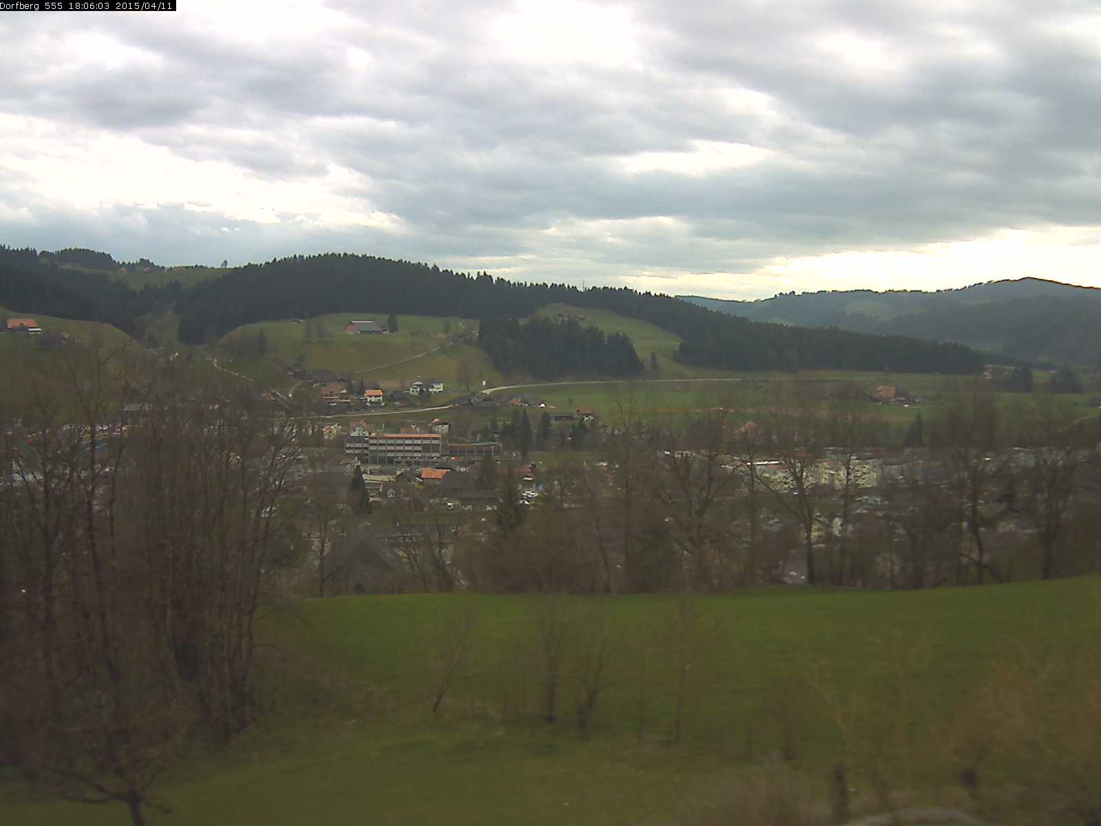 Webcam-Bild: Aussicht vom Dorfberg in Langnau 20150411-180602