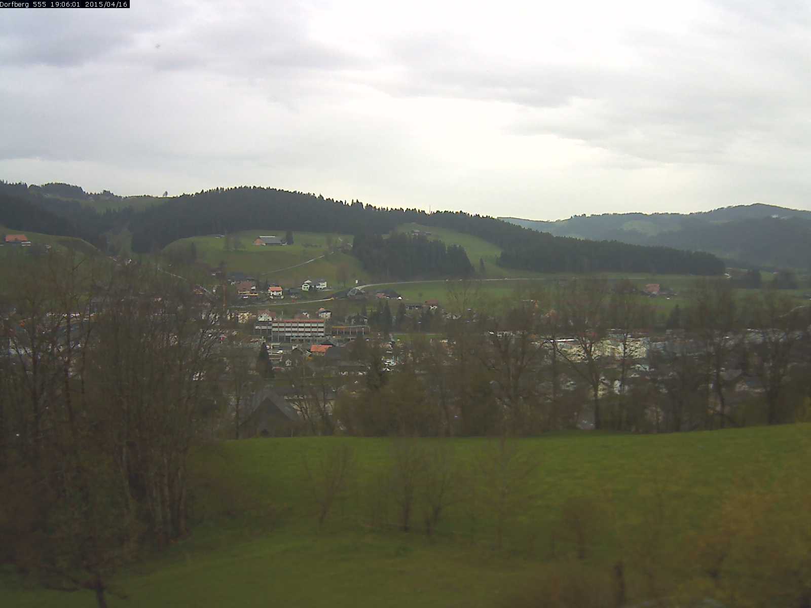 Webcam-Bild: Aussicht vom Dorfberg in Langnau 20150416-190601