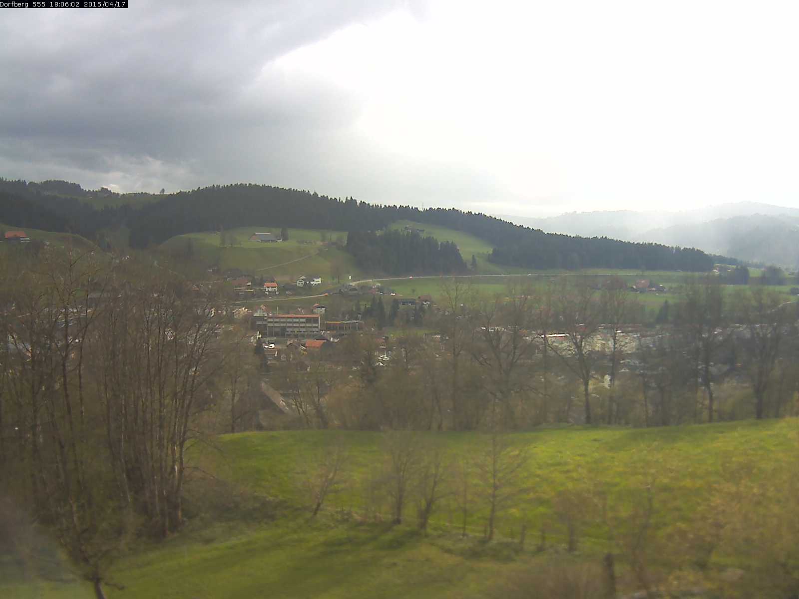 Webcam-Bild: Aussicht vom Dorfberg in Langnau 20150417-180601