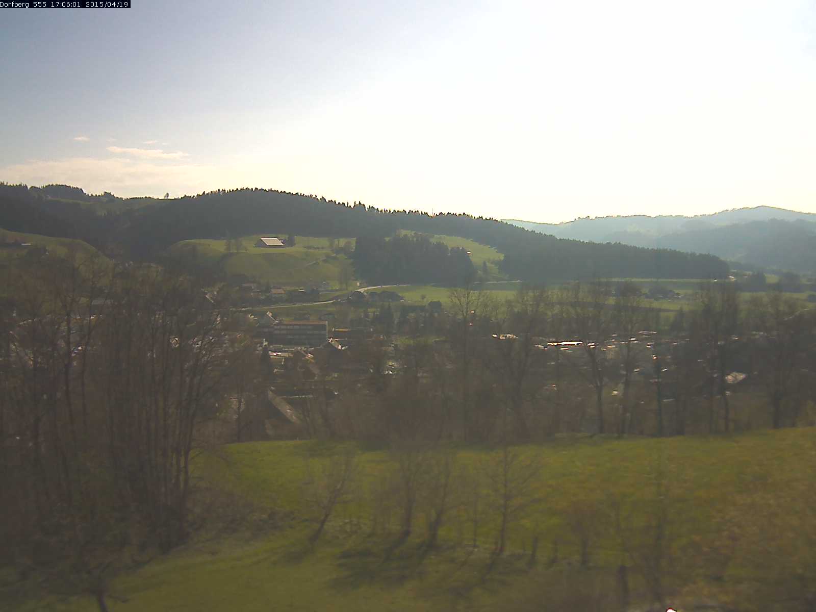 Webcam-Bild: Aussicht vom Dorfberg in Langnau 20150419-170601