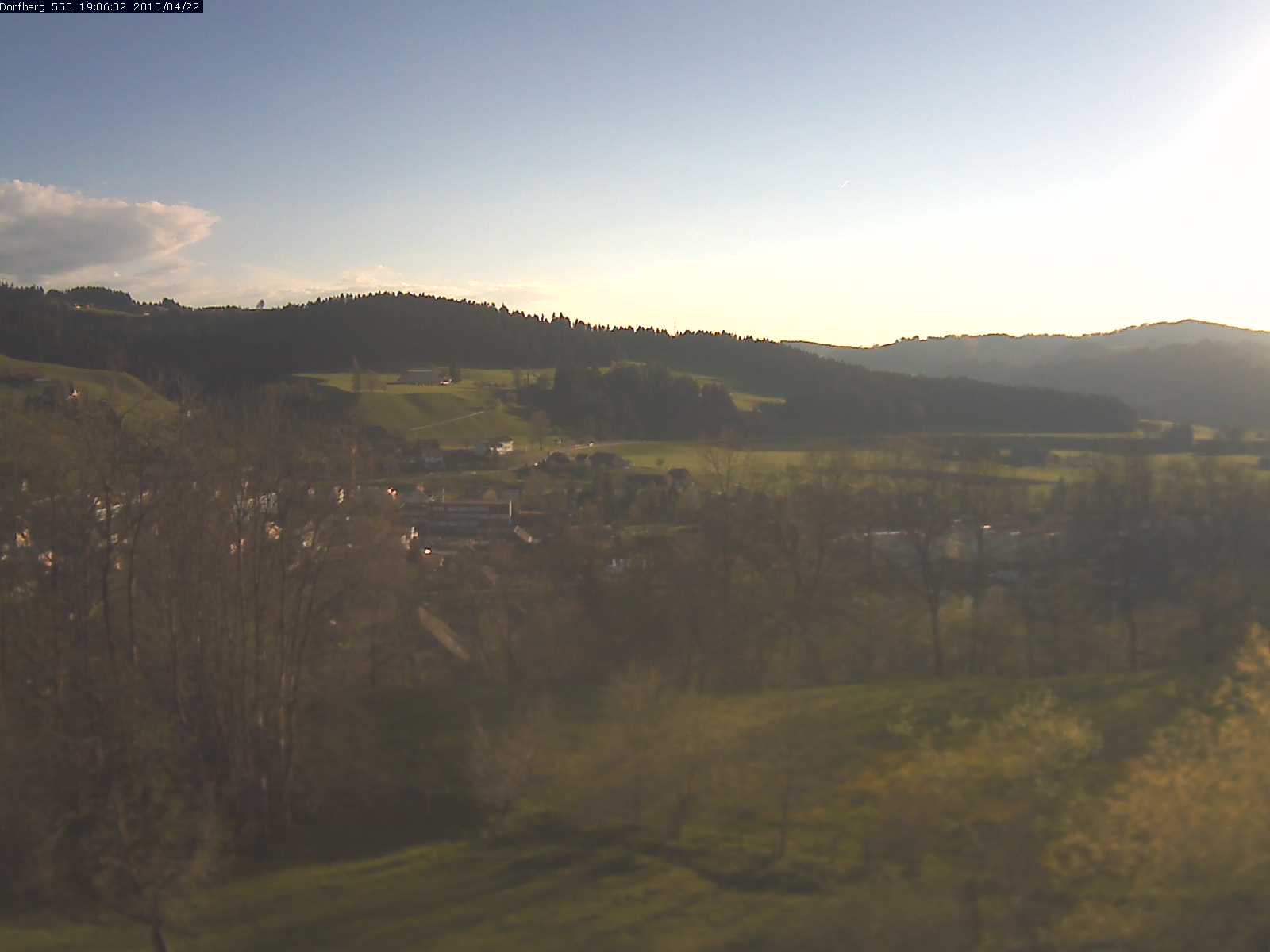 Webcam-Bild: Aussicht vom Dorfberg in Langnau 20150422-190601