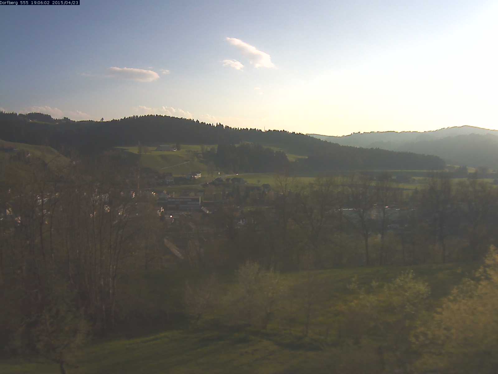 Webcam-Bild: Aussicht vom Dorfberg in Langnau 20150423-190601