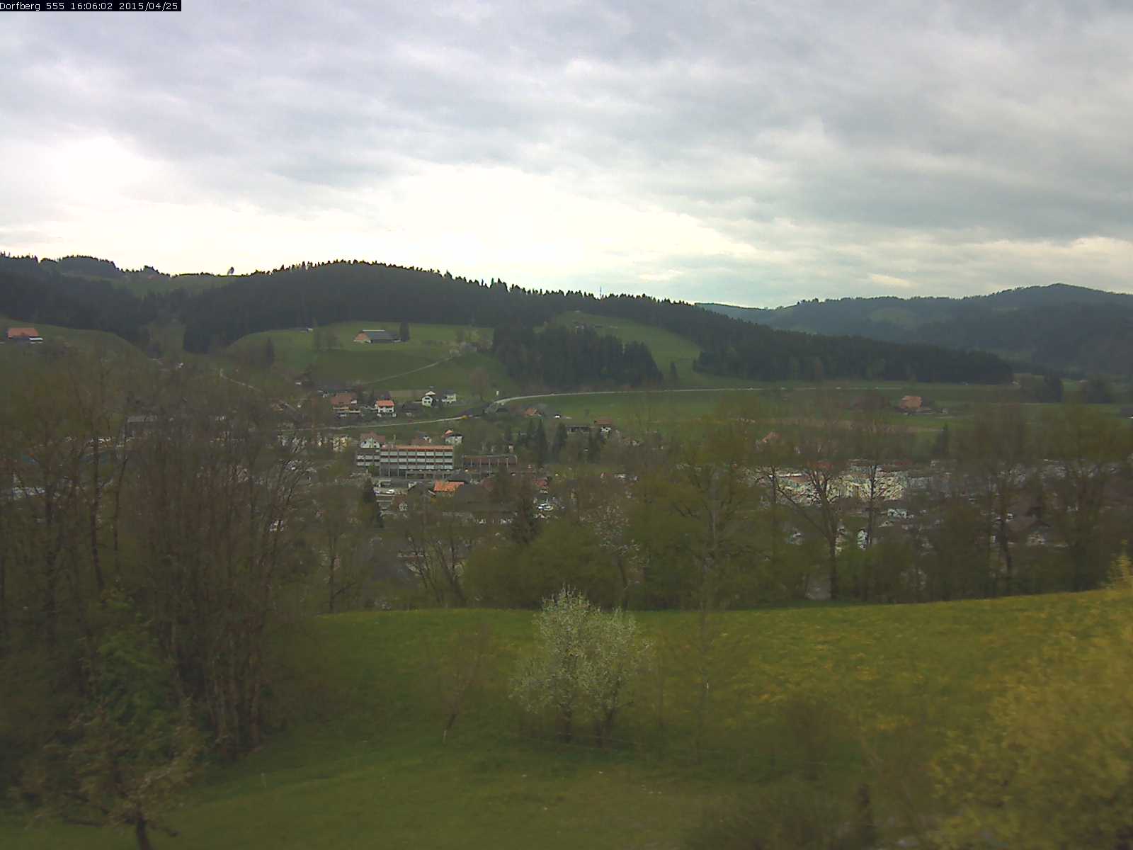 Webcam-Bild: Aussicht vom Dorfberg in Langnau 20150425-160601