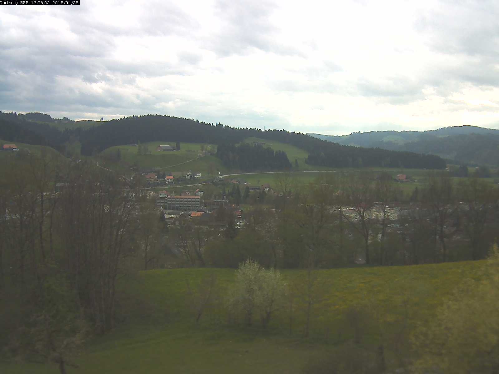 Webcam-Bild: Aussicht vom Dorfberg in Langnau 20150425-170601