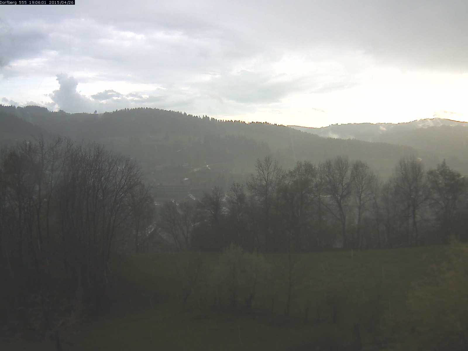 Webcam-Bild: Aussicht vom Dorfberg in Langnau 20150426-190601