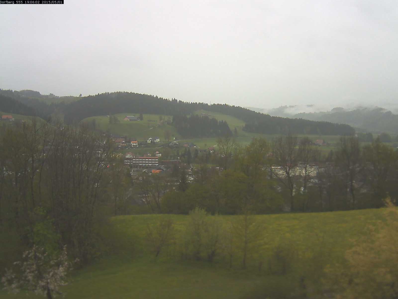 Webcam-Bild: Aussicht vom Dorfberg in Langnau 20150501-190601