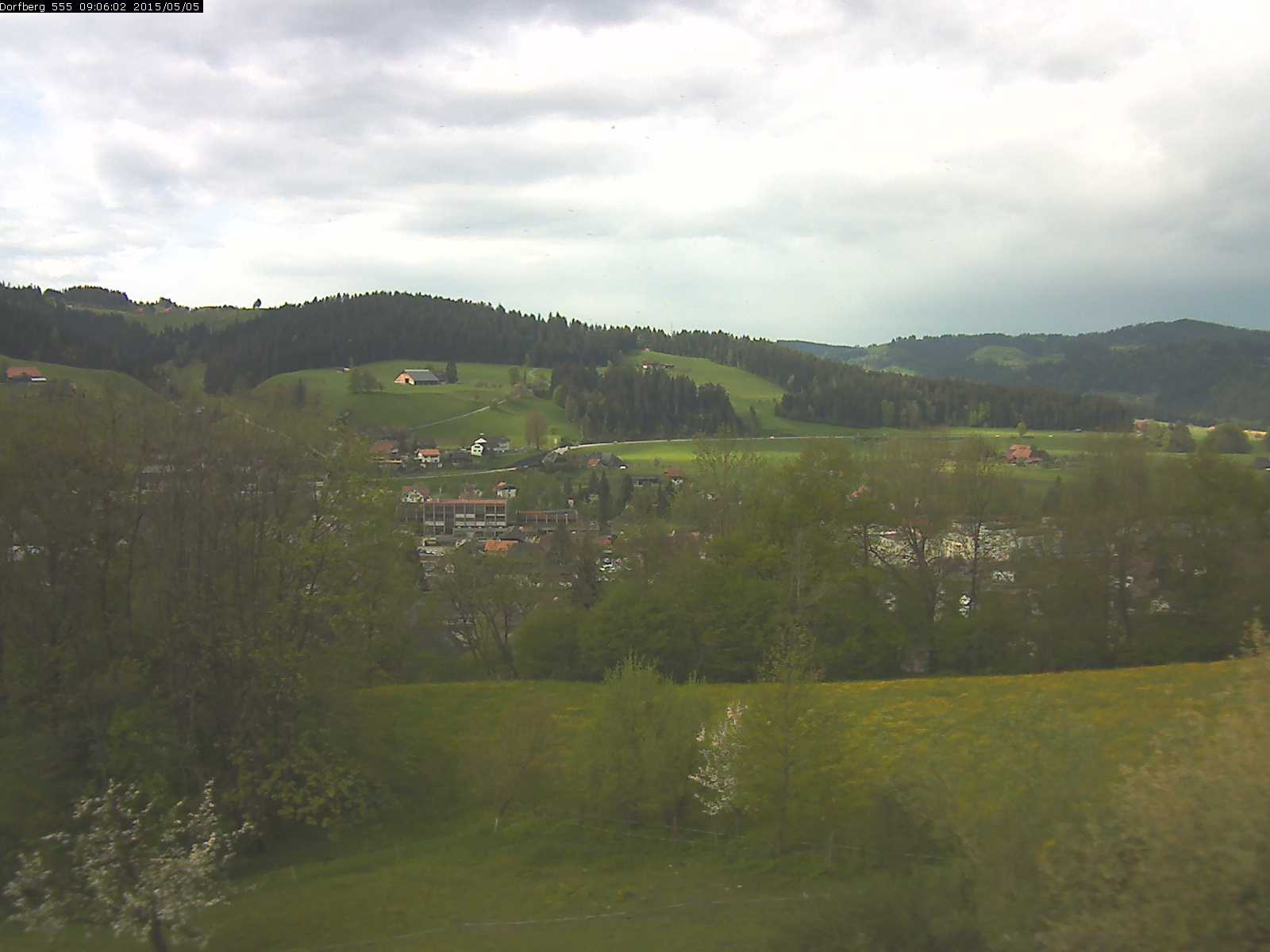 Webcam-Bild: Aussicht vom Dorfberg in Langnau 20150505-090601
