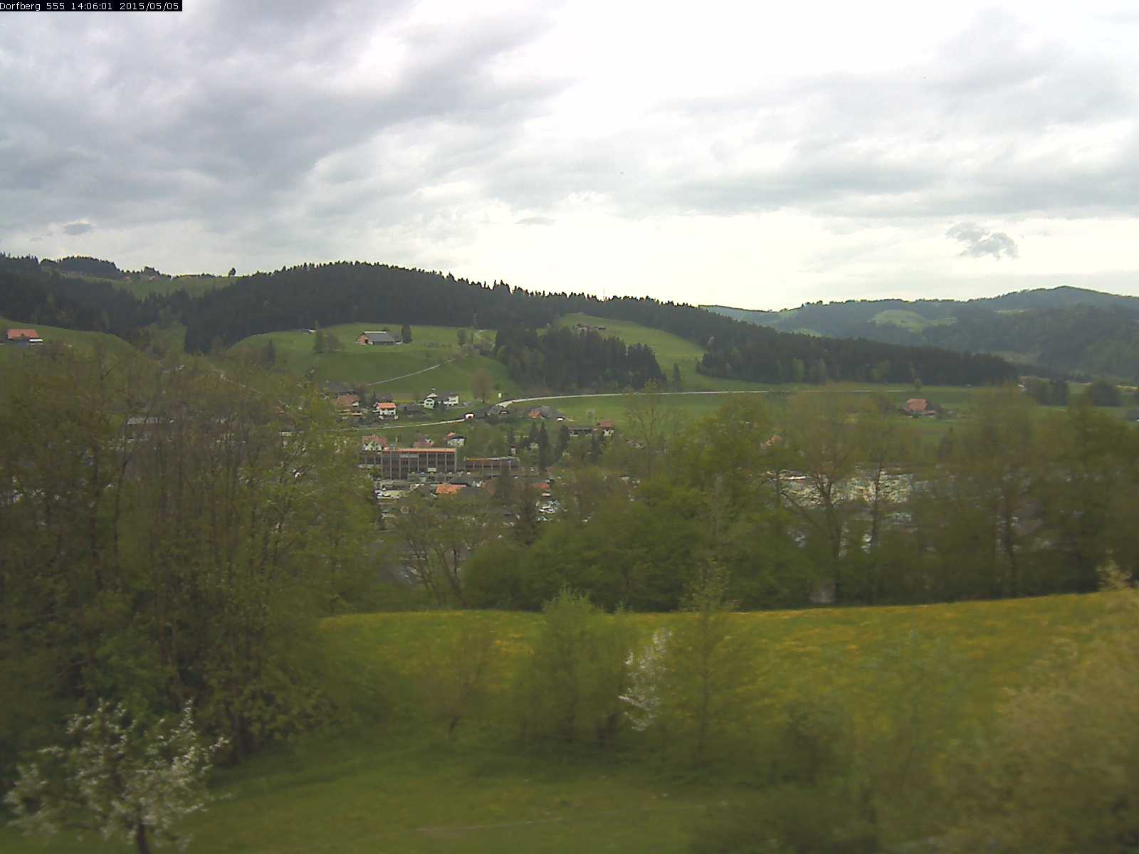 Webcam-Bild: Aussicht vom Dorfberg in Langnau 20150505-140601