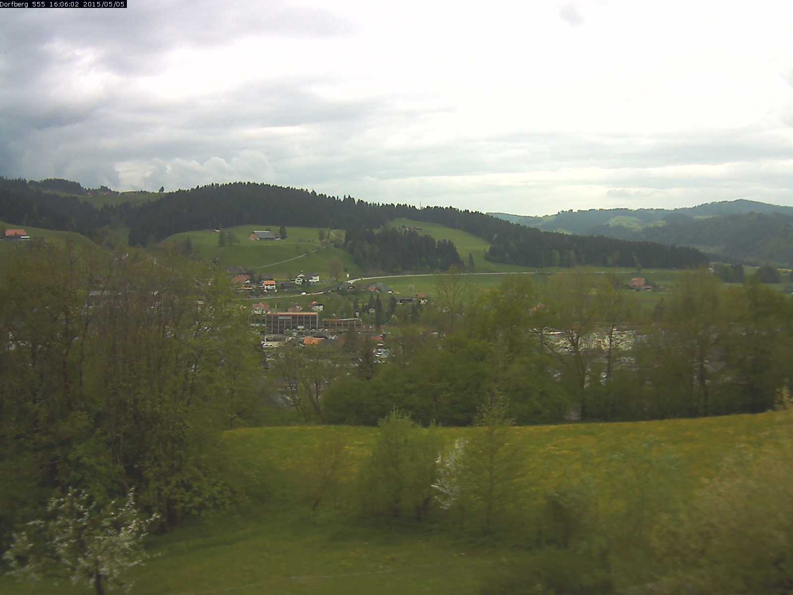 Webcam-Bild: Aussicht vom Dorfberg in Langnau 20150505-160601