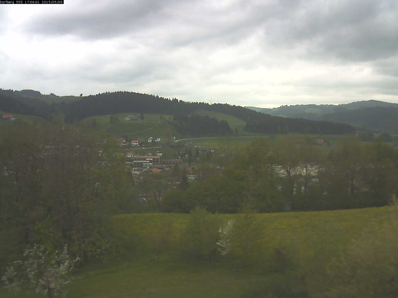 Webcam-Bild: Aussicht vom Dorfberg in Langnau 20150505-170601