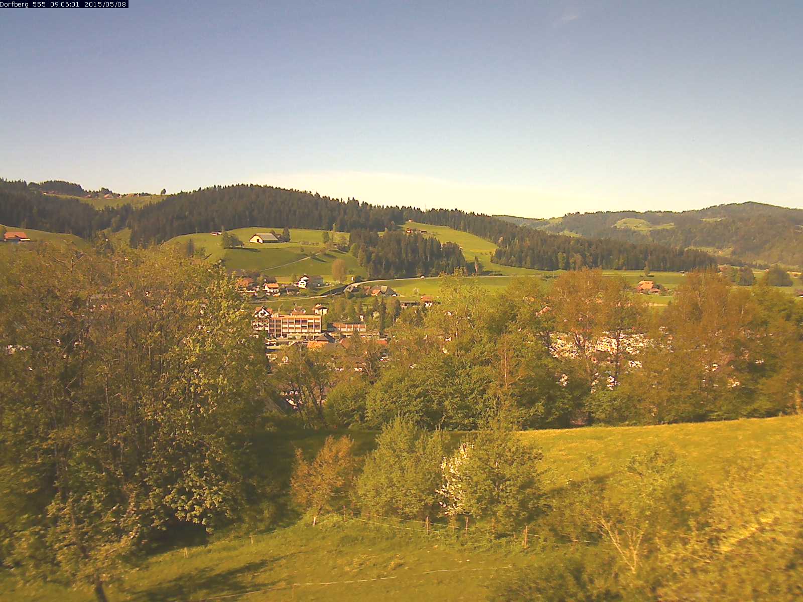 Webcam-Bild: Aussicht vom Dorfberg in Langnau 20150508-090601