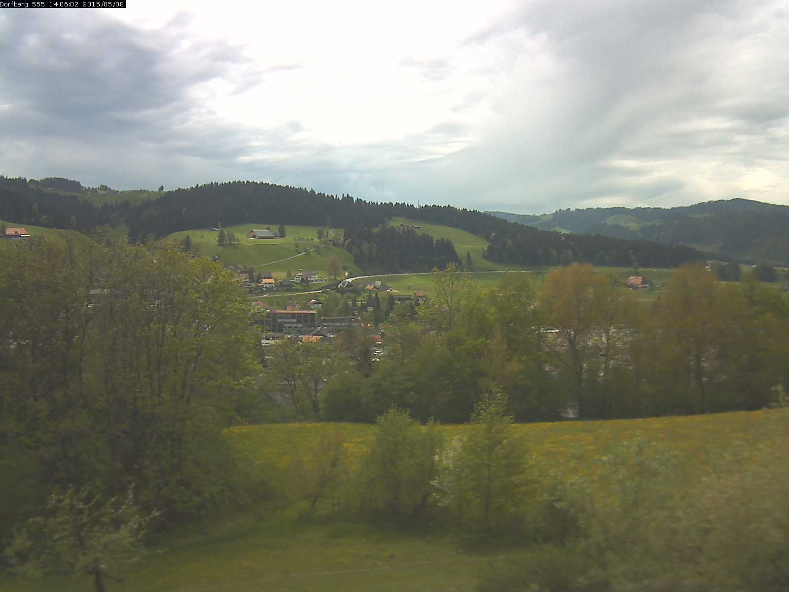 Webcam-Bild: Aussicht vom Dorfberg in Langnau 20150508-140601