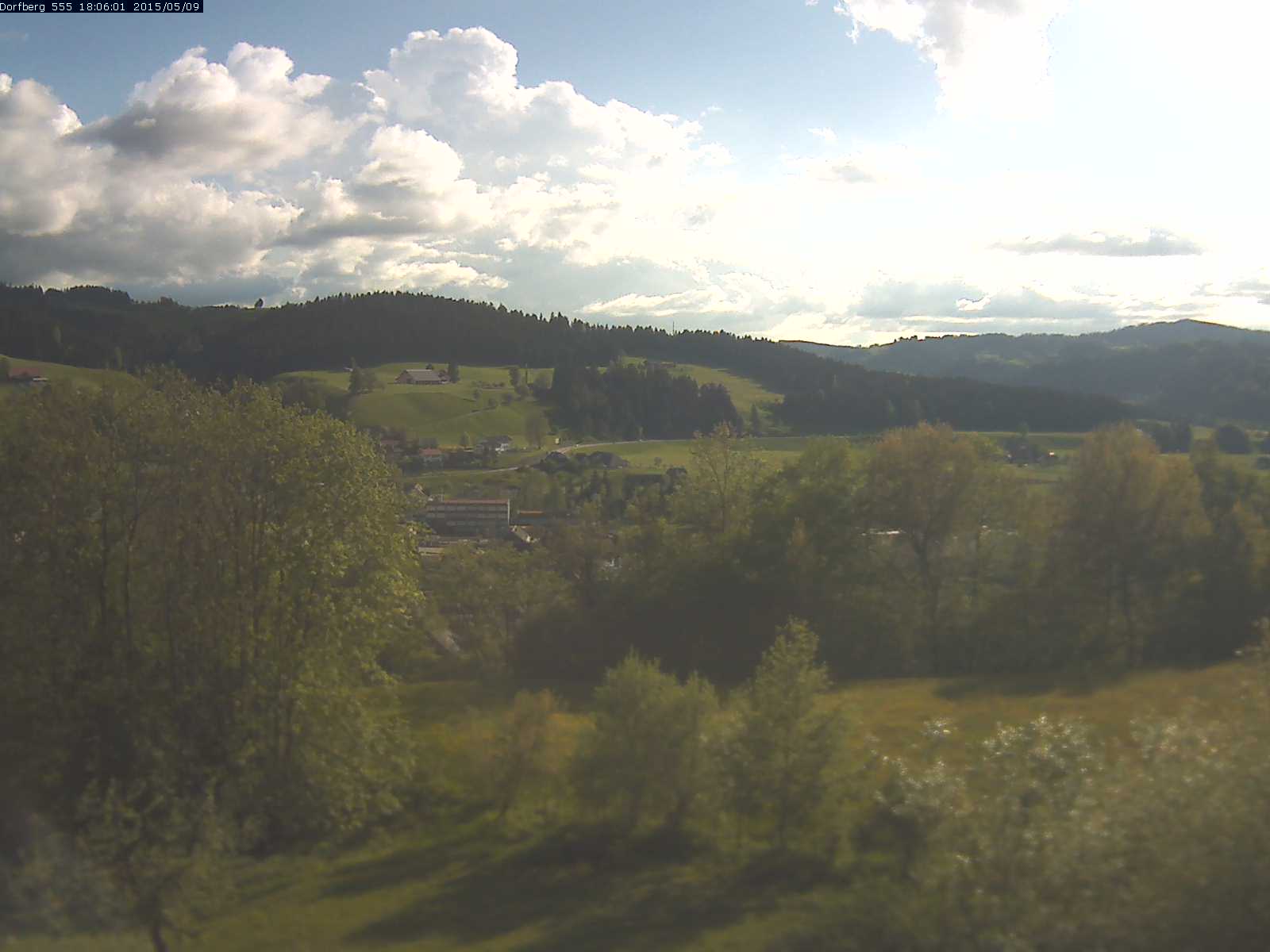 Webcam-Bild: Aussicht vom Dorfberg in Langnau 20150509-180601
