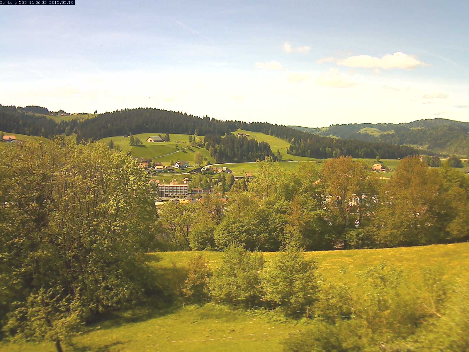 Webcam-Bild: Aussicht vom Dorfberg in Langnau 20150510-110602