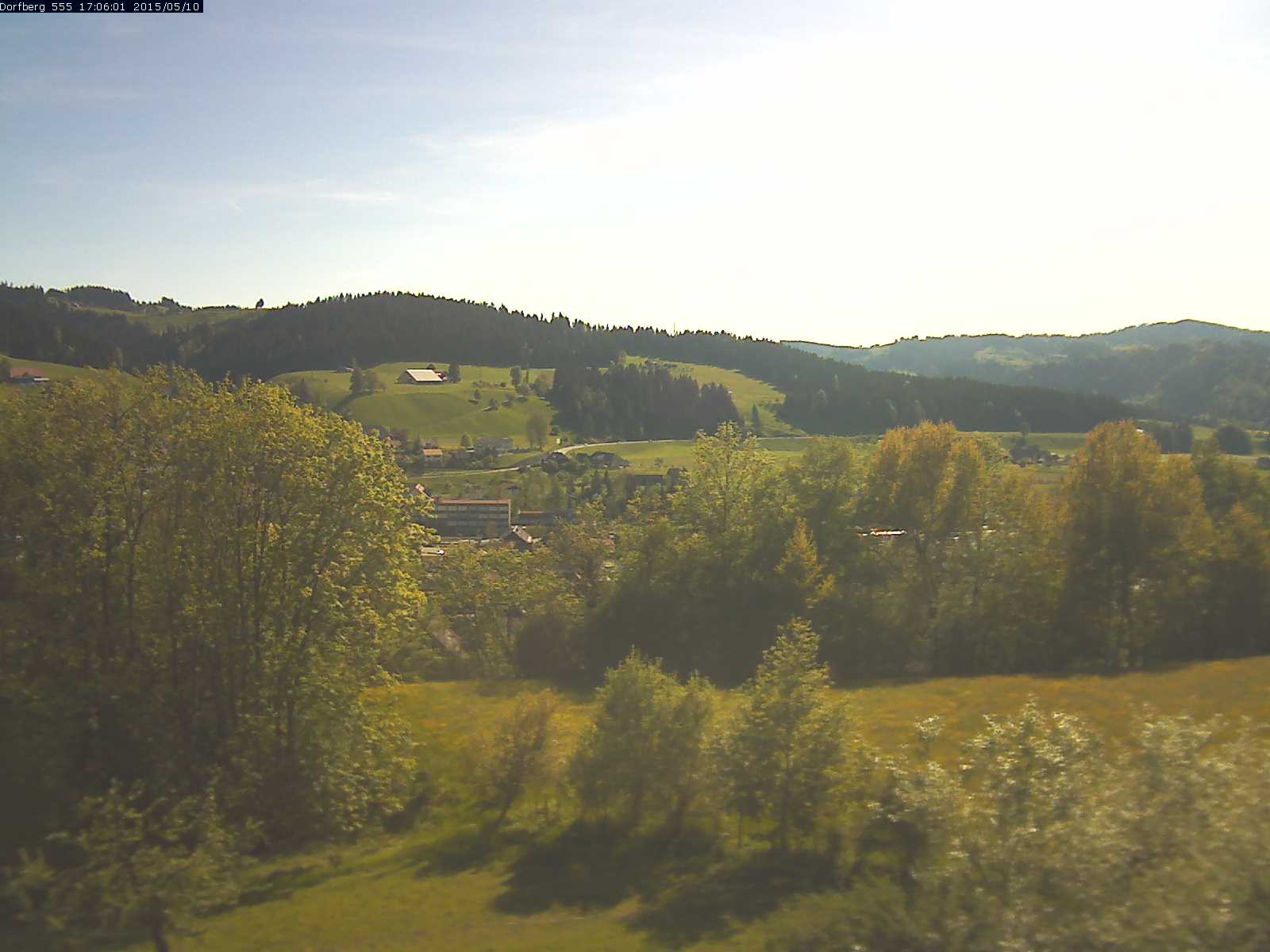 Webcam-Bild: Aussicht vom Dorfberg in Langnau 20150510-170601