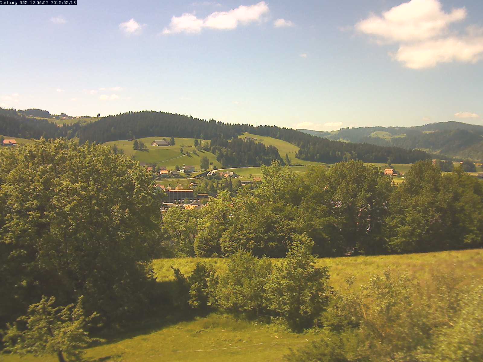 Webcam-Bild: Aussicht vom Dorfberg in Langnau 20150518-120601