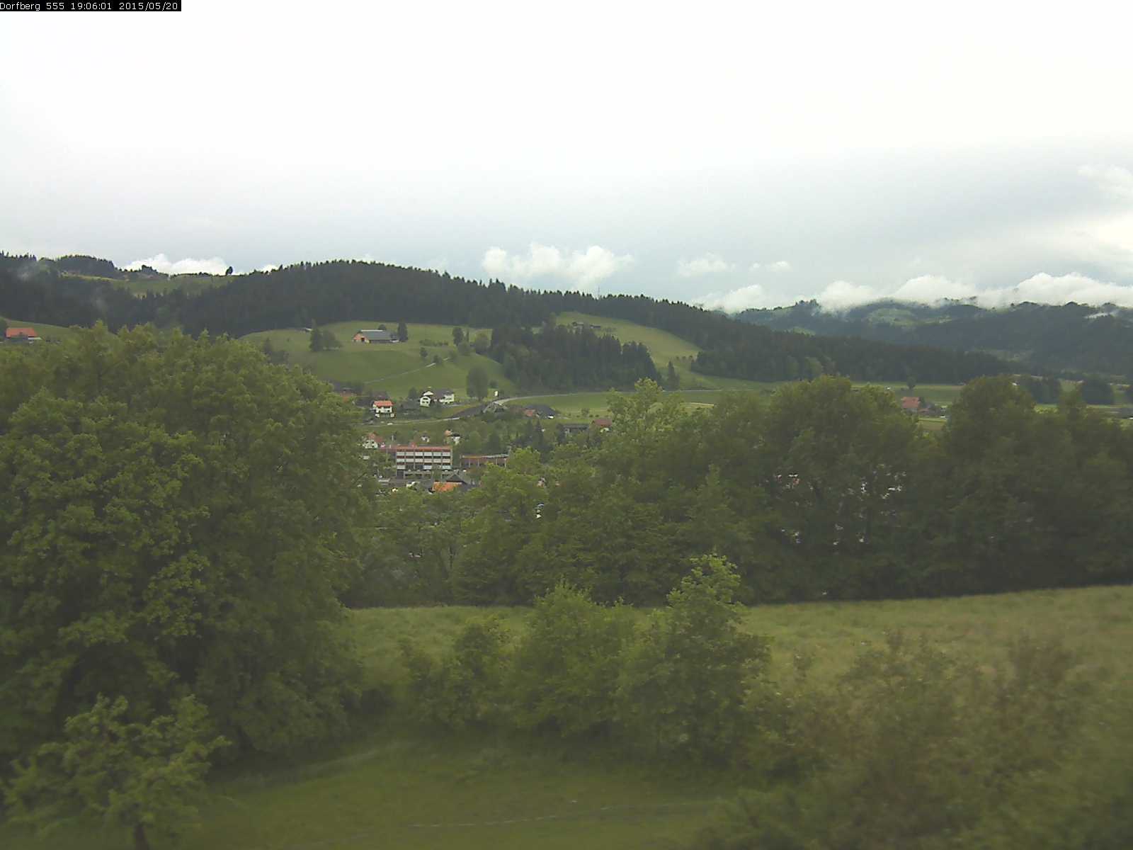 Webcam-Bild: Aussicht vom Dorfberg in Langnau 20150520-190601