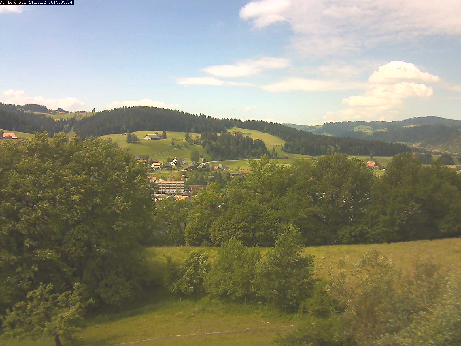 Webcam-Bild: Aussicht vom Dorfberg in Langnau 20150524-110601