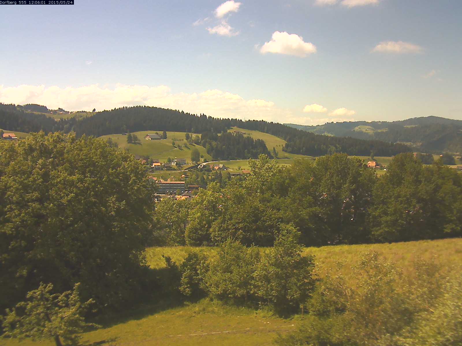Webcam-Bild: Aussicht vom Dorfberg in Langnau 20150524-120601