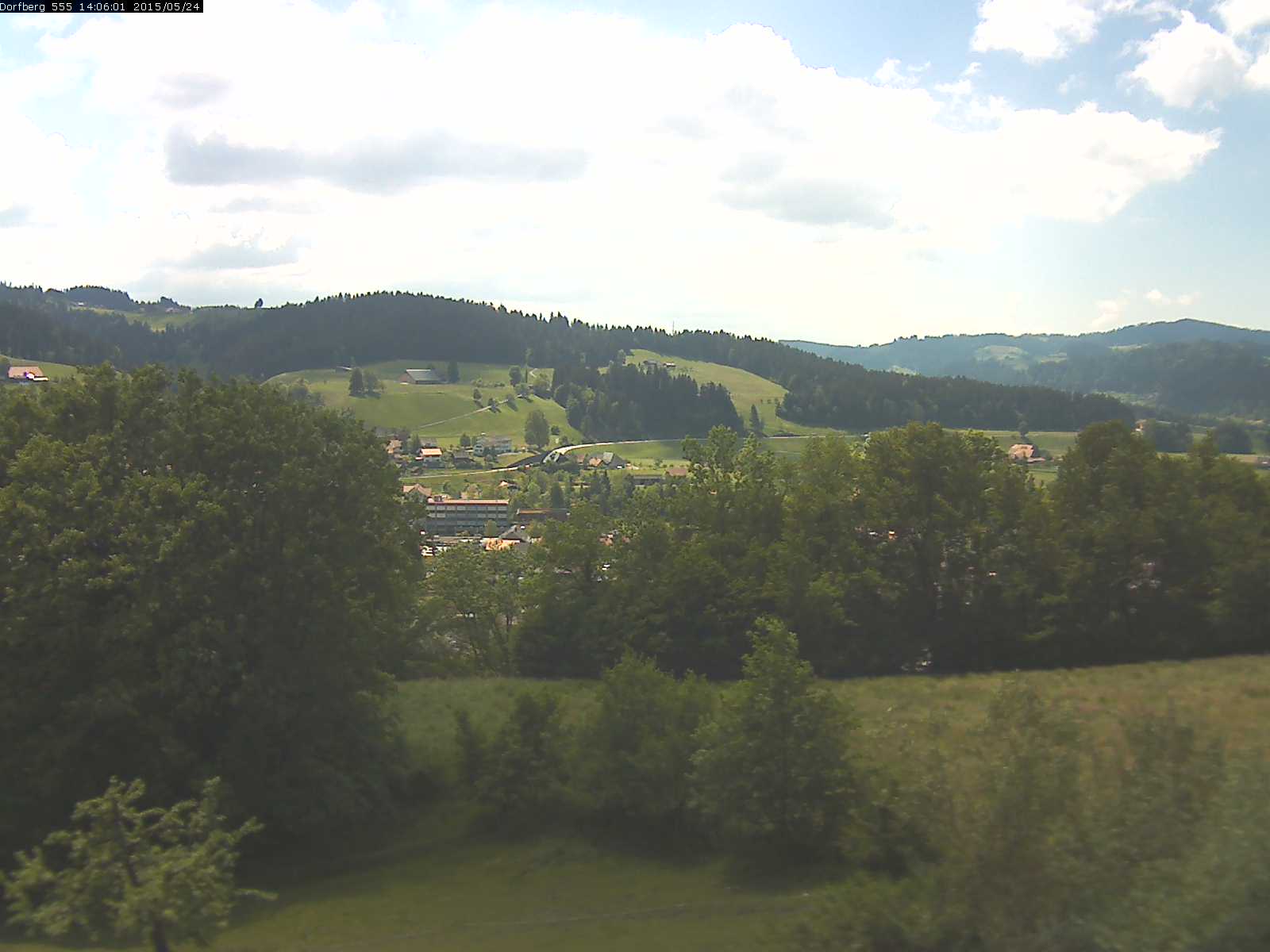 Webcam-Bild: Aussicht vom Dorfberg in Langnau 20150524-140601
