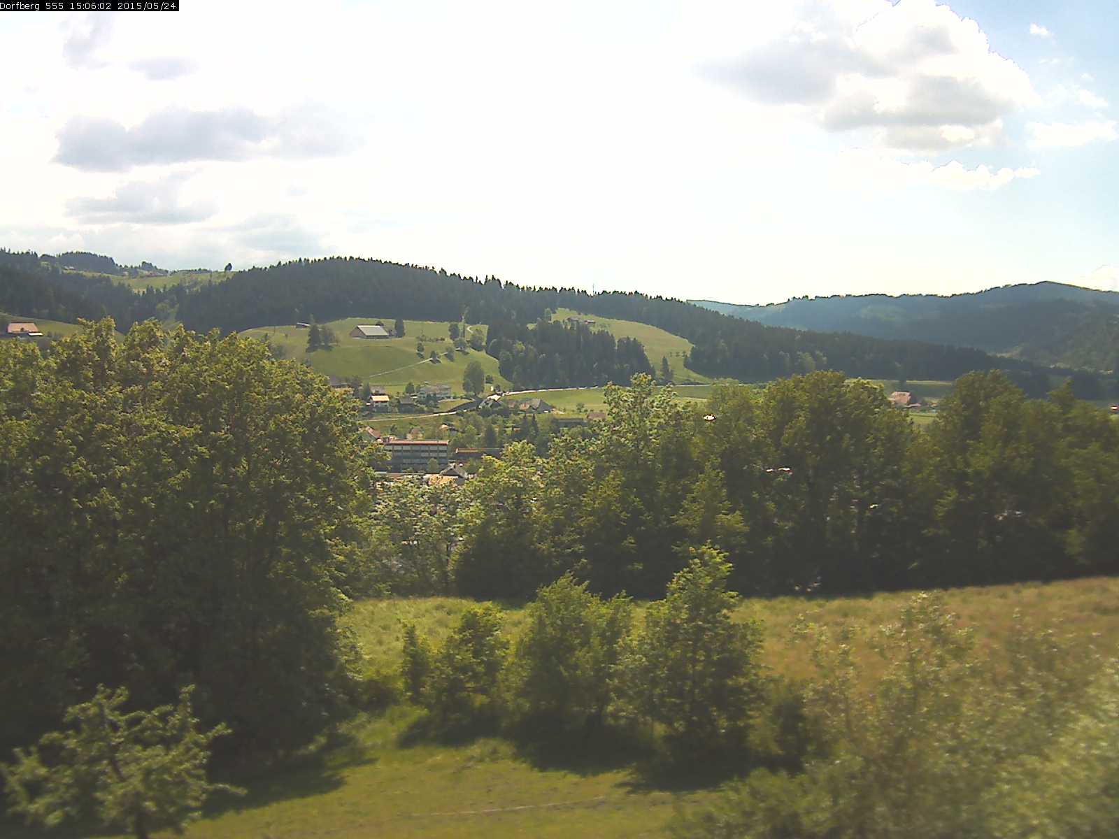 Webcam-Bild: Aussicht vom Dorfberg in Langnau 20150524-150601