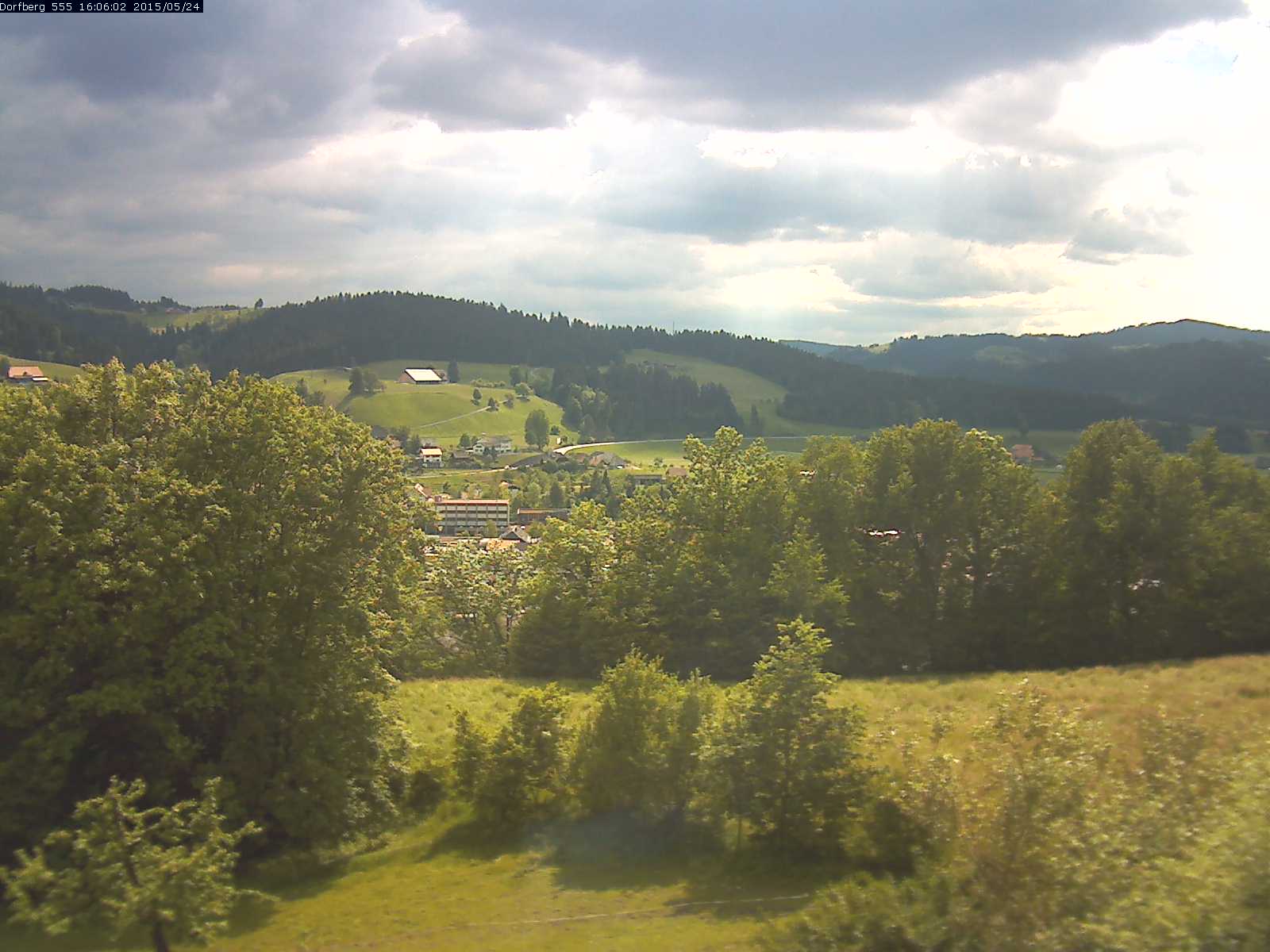 Webcam-Bild: Aussicht vom Dorfberg in Langnau 20150524-160601